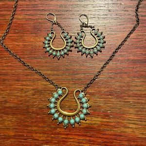 Adjustable necklace and matching earrings costume
